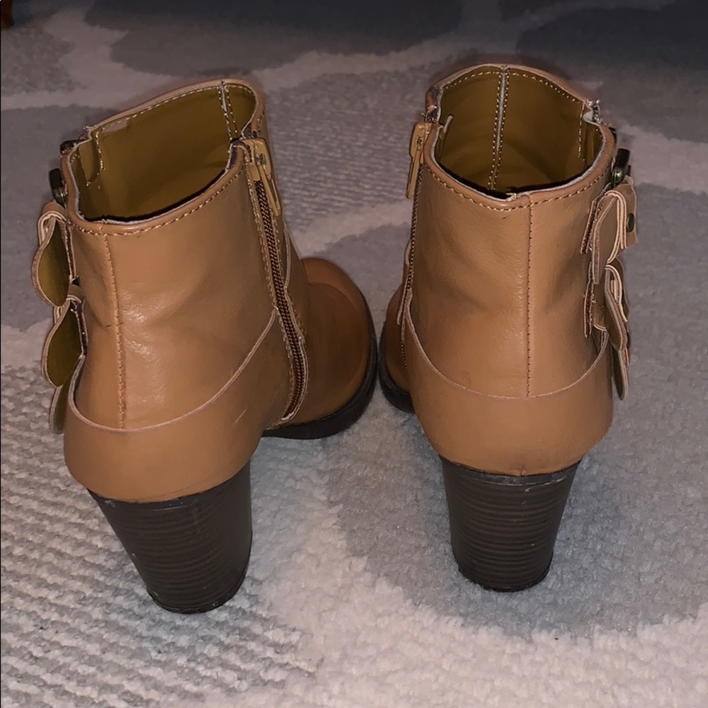 Women’s Cathy Jean Booties Tan 3 Buckle - Size 7.5 - Picture 6 of 15